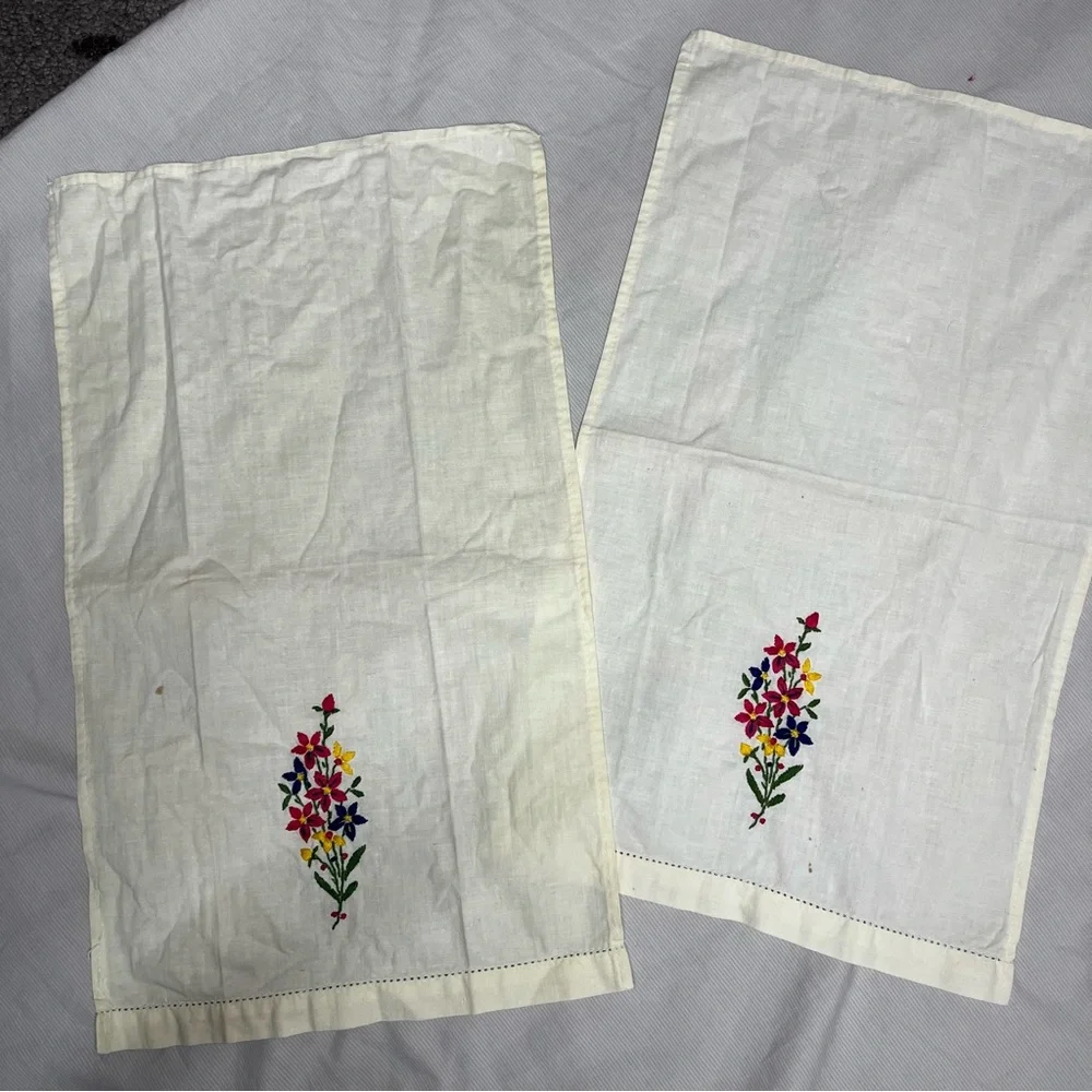 Pair of Vintage Cream Linen Tea Towels Puffy Embroidered Flowers 17x10